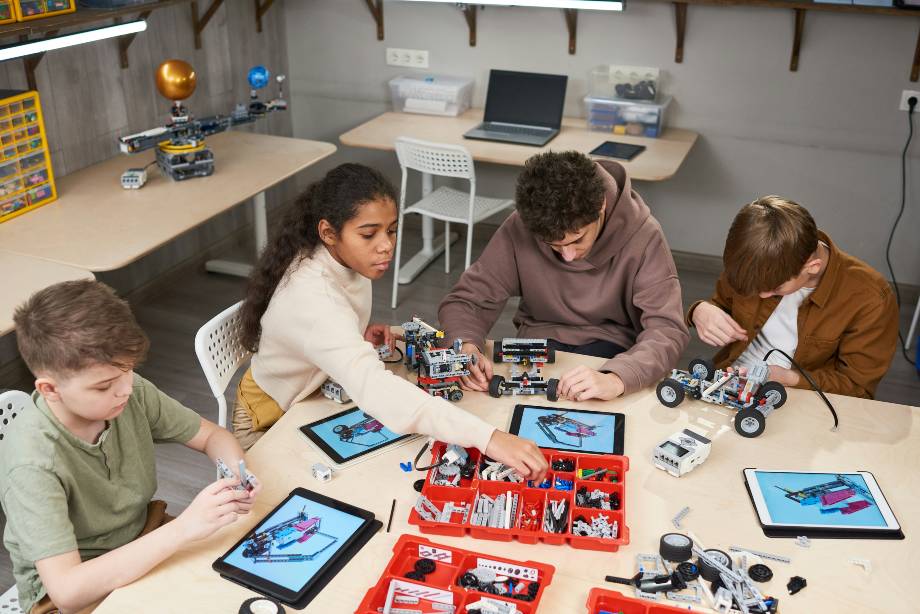 play school science project in the classroom