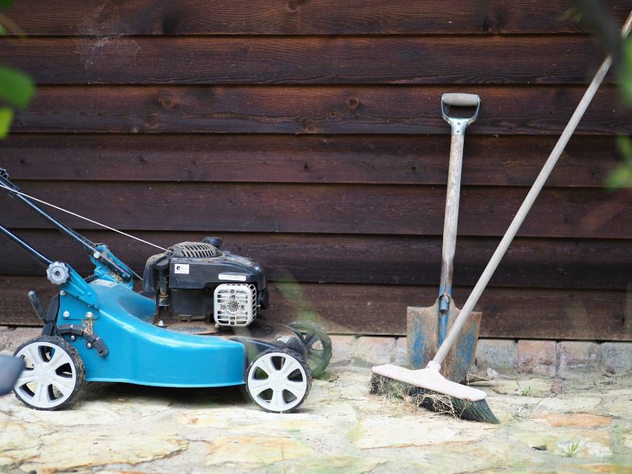 green and black push lawn mower