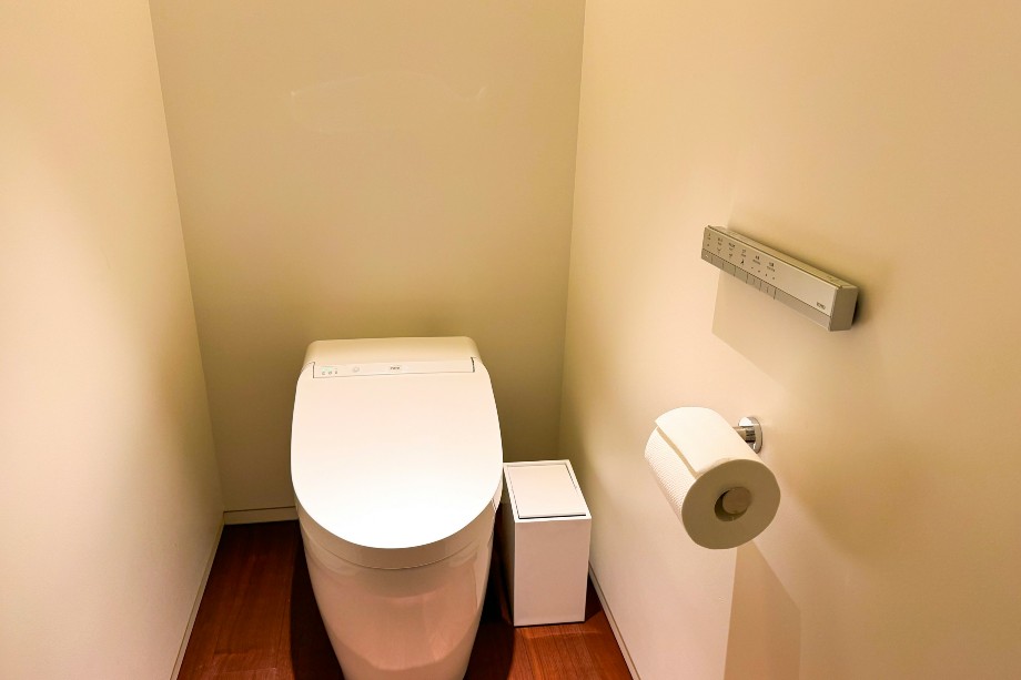 Composting toilet