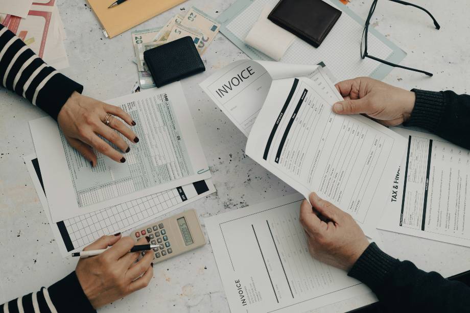 calculate tax and invoice