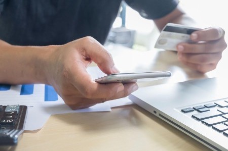 a man make online payment