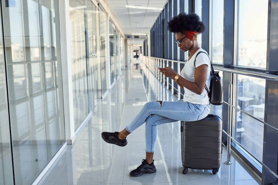 a woman land in a new country