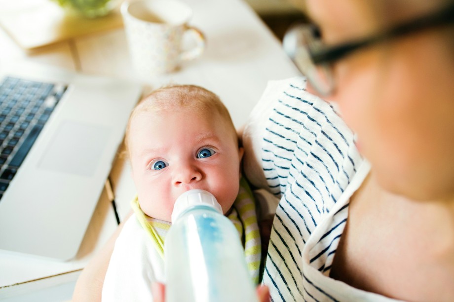 mom feed baby milk