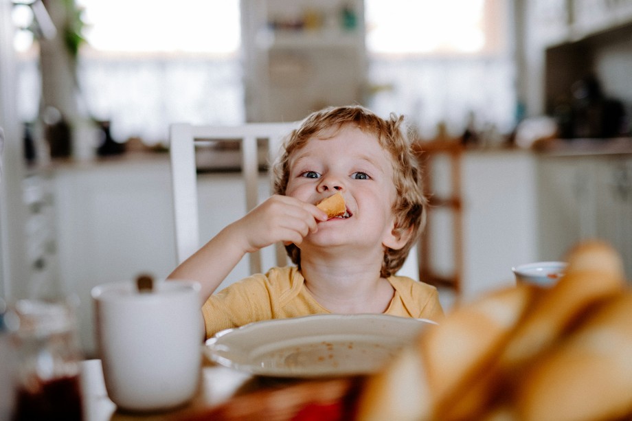 kid eat at home
